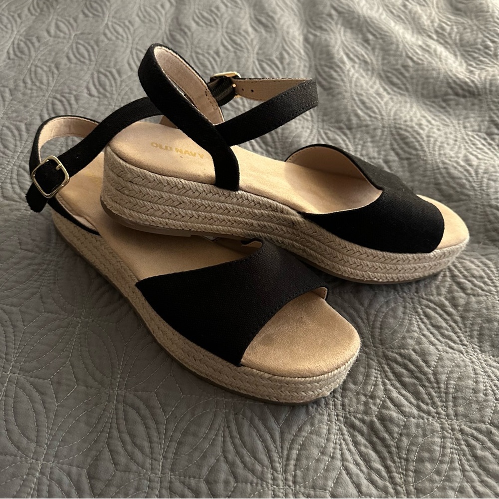 NWOT Black size 9.5 Old Navy Platform Espadrille Sandals